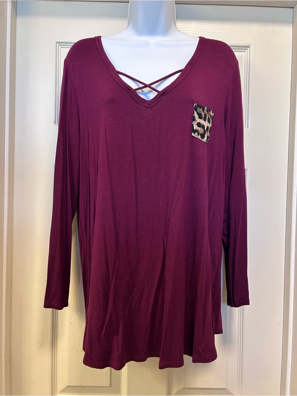 Long sleeve criss-cross neck tunic top with leopard pocket (1X)